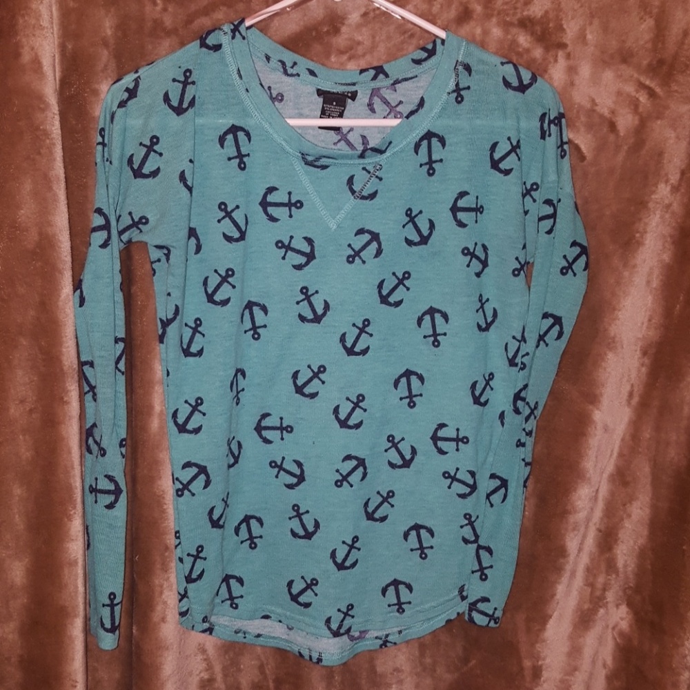 Thin long sleeve shirt